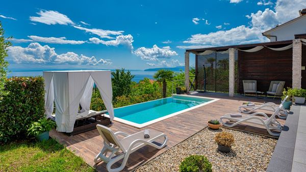 Villa LIna - prekrasna vila s infinity bazenom u blizini plaže