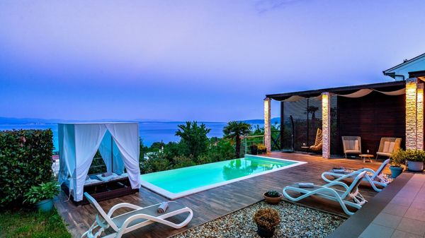 Villa LIna - prekrasna vila s infinity bazenom u blizini plaže
