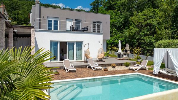 Villa LIna - prekrasna vila s infinity bazenom u blizini plaže