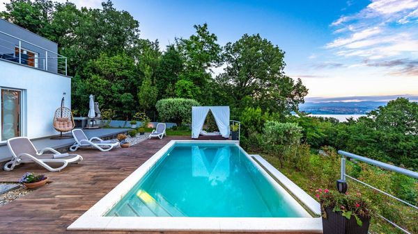 Villa LIna - prekrasna vila s infinity bazenom u blizini plaže