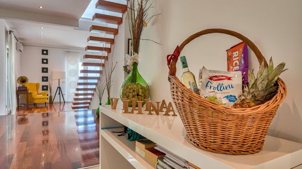 Villa LIna - prekrasna vila s infinity bazenom u blizini plaže