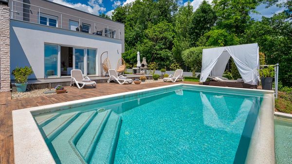 Villa LIna - prekrasna vila s infinity bazenom u blizini plaže