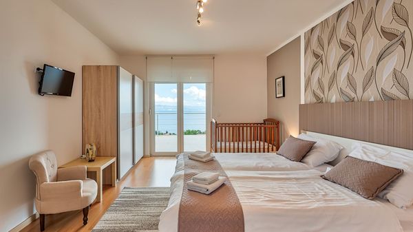 Villa LIna - prekrasna vila s infinity bazenom u blizini plaže