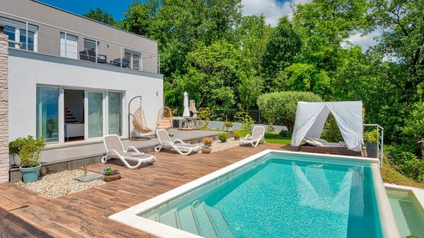Villa LIna - prekrasna vila s infinity bazenom u blizini plaže