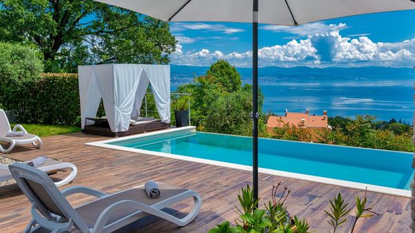 Villa LIna - prekrasna vila s infinity bazenom u blizini plaže