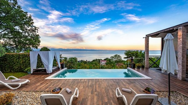 Villa LIna - prekrasna vila s infinity bazenom u blizini plaže