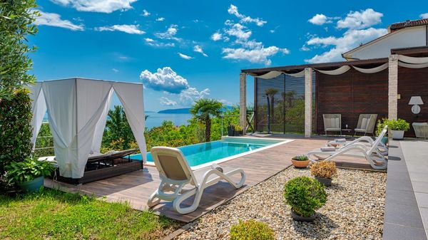 Villa LIna - prekrasna vila s infinity bazenom u blizini plaže