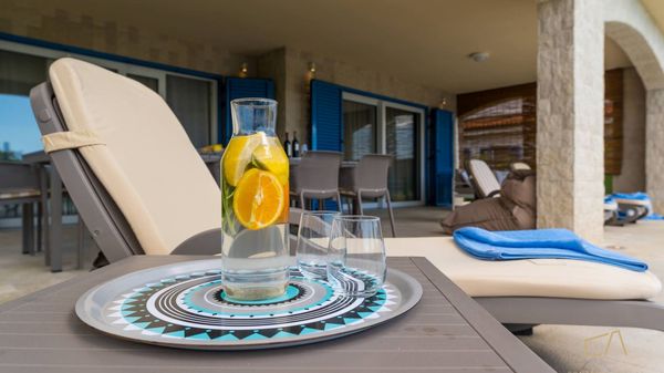 Predivna Villa Loma 1 s pogledom i bazenom na Krku