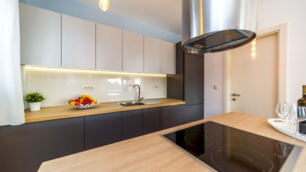 Predivna Villa Loma 1 s pogledom i bazenom na Krku