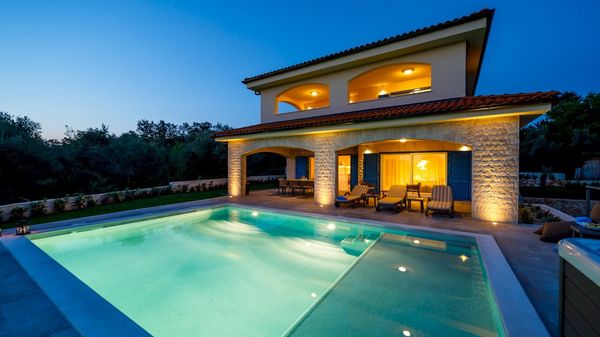 Predivna Villa Loma 1 s pogledom i bazenom na Krku