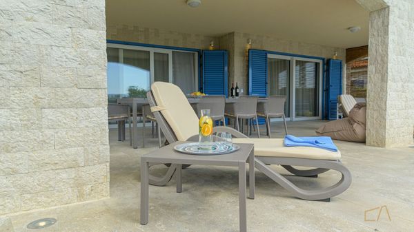 Predivna Villa Loma 1 s pogledom i bazenom na Krku