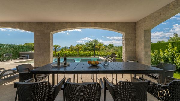 Predivna Villa Loma 1 s pogledom i bazenom na Krku