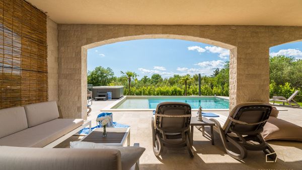 Predivna Villa Loma 1 s pogledom i bazenom na Krku