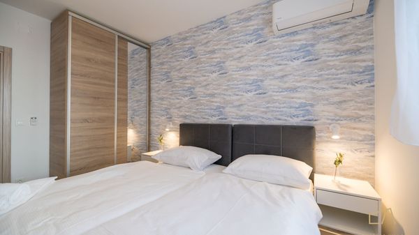 Moderna Villa Loma 2 s pogledom i vanjskim bazenom na Krku