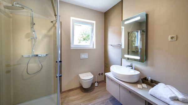 Moderna Villa Loma 2 s pogledom i vanjskim bazenom na Krku