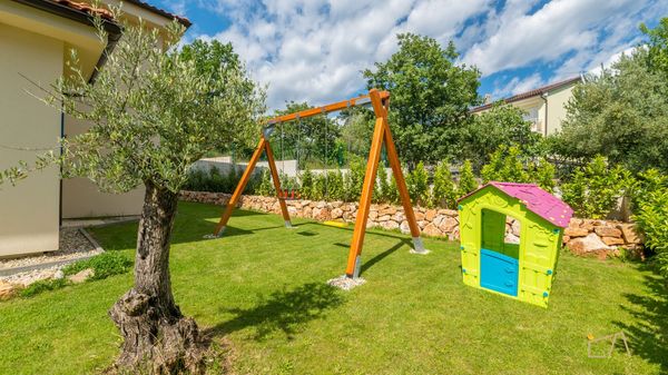 Moderna Villa Loma 2 s pogledom i vanjskim bazenom na Krku