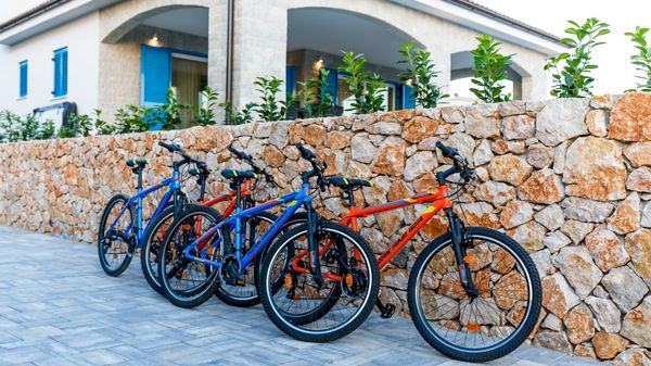 Moderna Villa Loma 2 s pogledom i vanjskim bazenom na Krku