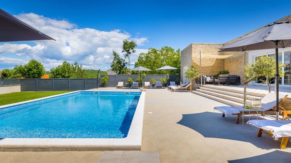 Villa Mabella -Vila s velikim privatnim bazenom, fitness salom, dječjom igraonicom i biljarom