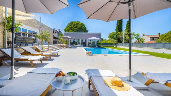 Villa Mabella -Vila s velikim privatnim bazenom, fitness salom, dječjom igraonicom i biljarom