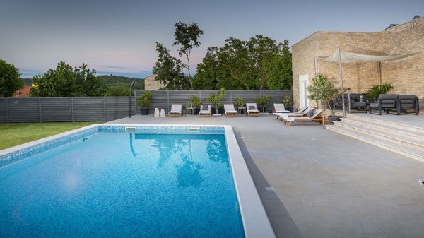 Villa Mabella -Vila s velikim privatnim bazenom, fitness salom, dječjom igraonicom i biljarom