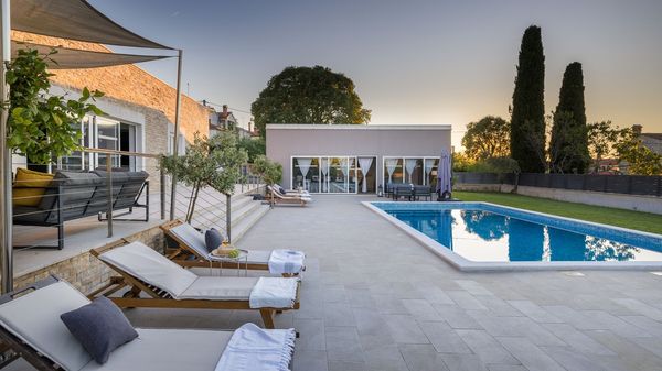 Villa Mabella -Vila s velikim privatnim bazenom, fitness salom, dječjom igraonicom i biljarom