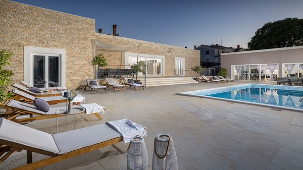 Villa Mabella -Vila s velikim privatnim bazenom, fitness salom, dječjom igraonicom i biljarom