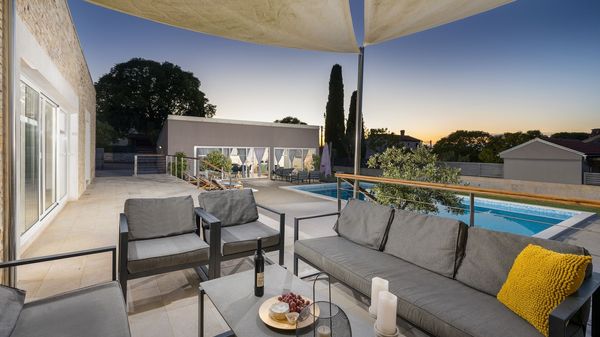 Villa Mabella -Vila s velikim privatnim bazenom, fitness salom, dječjom igraonicom i biljarom