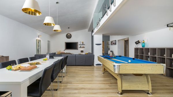 Villa Mabella -Vila s velikim privatnim bazenom, fitness salom, dječjom igraonicom i biljarom