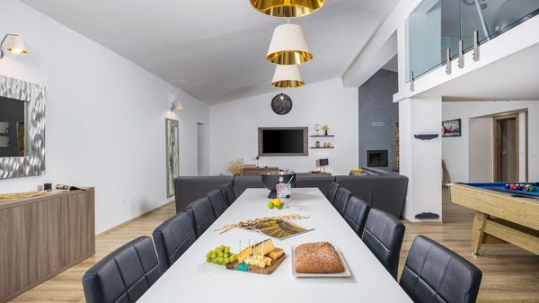 Villa Mabella -Vila s velikim privatnim bazenom, fitness salom, dječjom igraonicom i biljarom