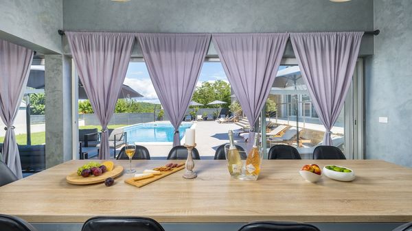 Villa Mabella -Vila s velikim privatnim bazenom, fitness salom, dječjom igraonicom i biljarom