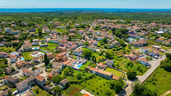 Villa Mabella -Vila s velikim privatnim bazenom, fitness salom, dječjom igraonicom i biljarom