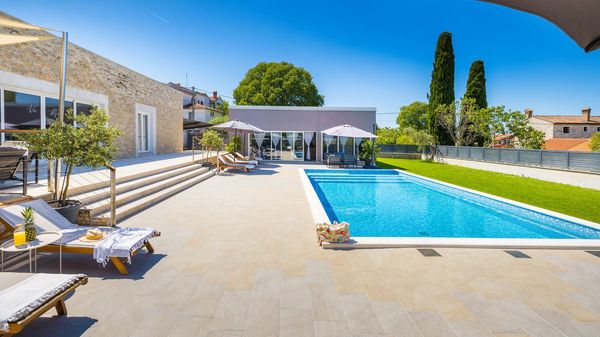 Villa Mabella -Vila s velikim privatnim bazenom, fitness salom, dječjom igraonicom i biljarom