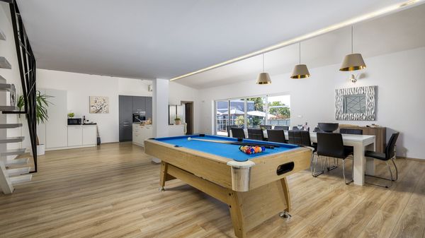 Villa Mabella -Vila s velikim privatnim bazenom, fitness salom, dječjom igraonicom i biljarom