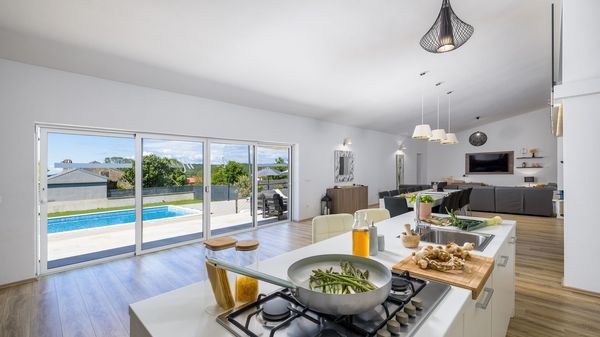 Villa Mabella -Vila s velikim privatnim bazenom, fitness salom, dječjom igraonicom i biljarom