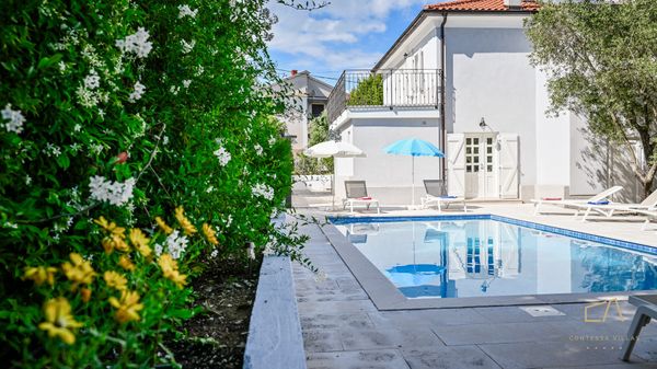 Familienfreundliche Villa Maria mit Außenpool und Grill auf Krk
