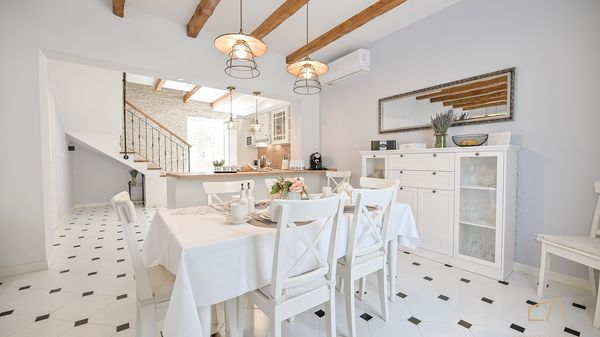 Familienfreundliche Villa Maria mit Außenpool und Grill auf Krk