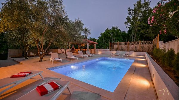 Familienfreundliche Villa Maria mit Außenpool und Grill auf Krk