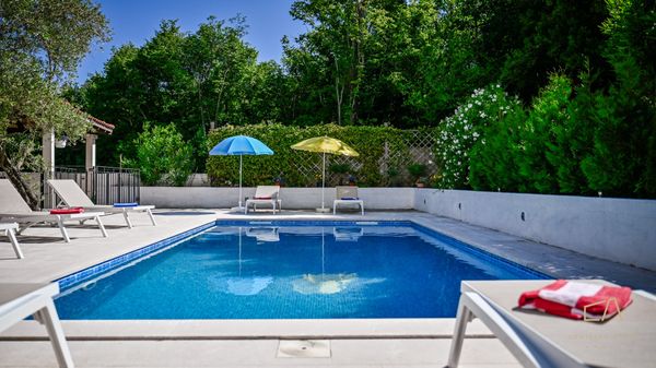 Familienfreundliche Villa Maria mit Außenpool und Grill auf Krk