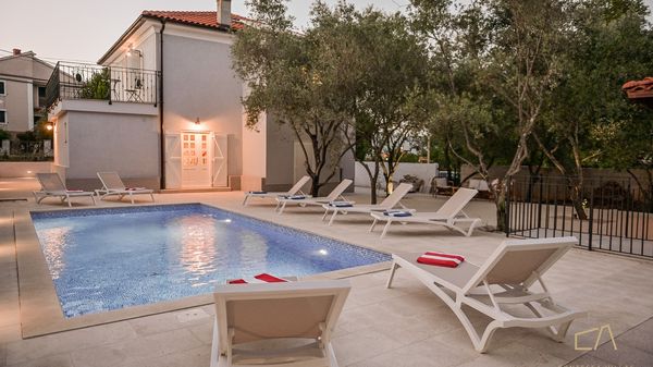 Familienfreundliche Villa Maria mit Außenpool und Grill auf Krk