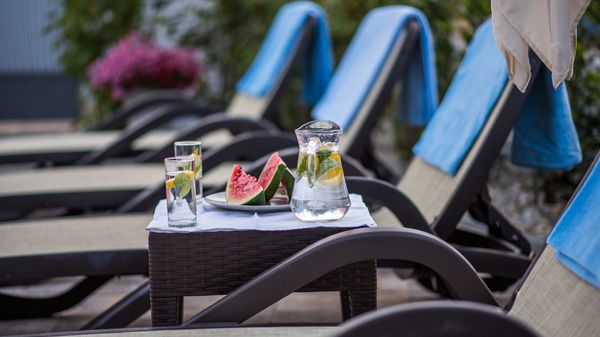Moderne Villa Marina mit Außenpool und Grill im Freien auf Krk