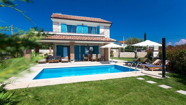 Traditional style Villa Maša with a pool and a 'tavern' on Krk