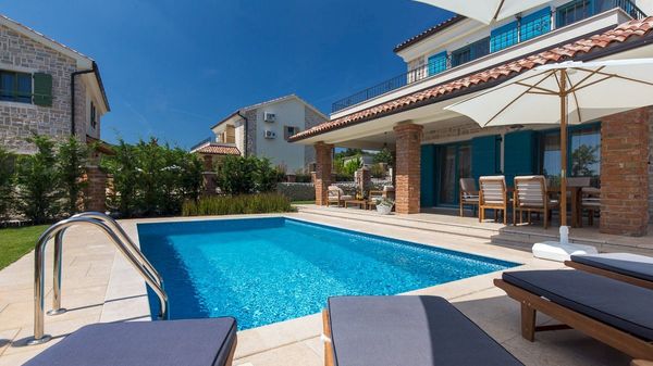 Traditional style Villa Maša with a pool and a 'tavern' on Krk