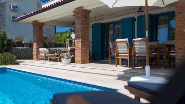 Traditional style Villa Maša with a pool and a 'tavern' on Krk