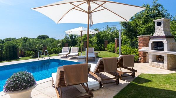 Traditional style Villa Maša with a pool and a 'tavern' on Krk