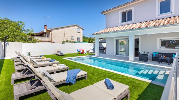 Villa Mateo - modern villa with private pool near the beach