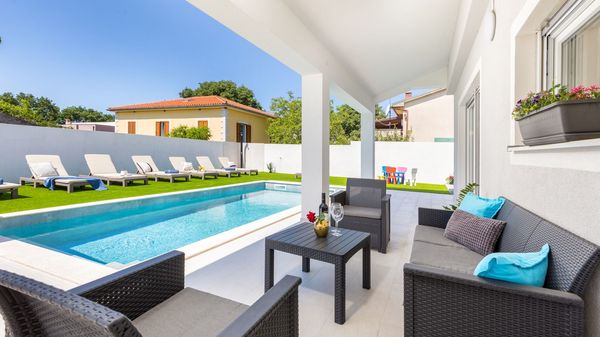 Villa Mateo - modern villa with private pool near the beach