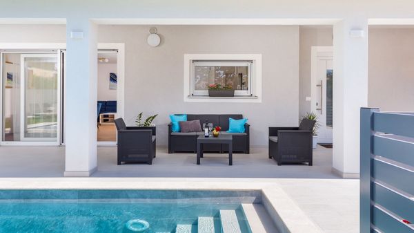 Villa Mateo - modern villa with private pool near the beach