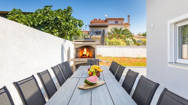 Villa Mateo - modern villa with private pool near the beach