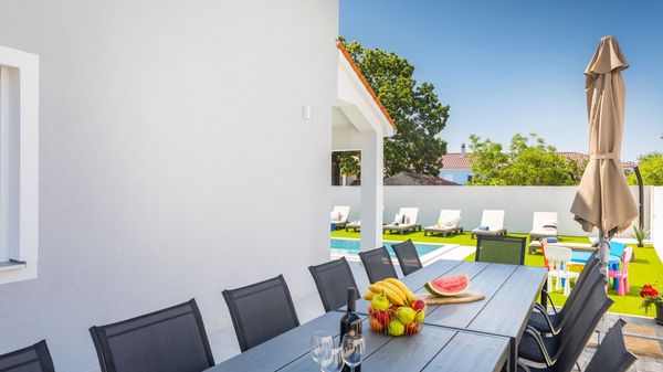 Villa Mateo - modern villa with private pool near the beach