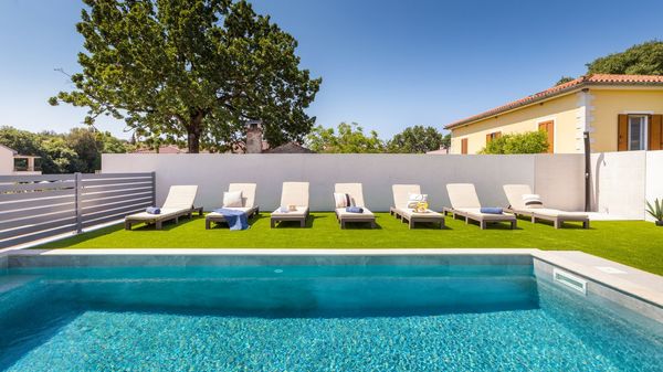 Villa Mateo - modern villa with private pool near the beach